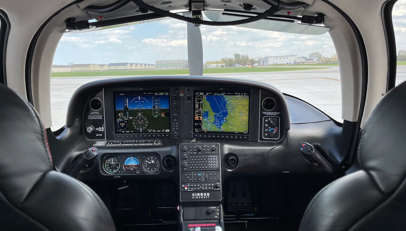 Cirrus SR22 cockpit view | Griffing Private Air Charter Plane Flying Service in Port Clinton Ohio