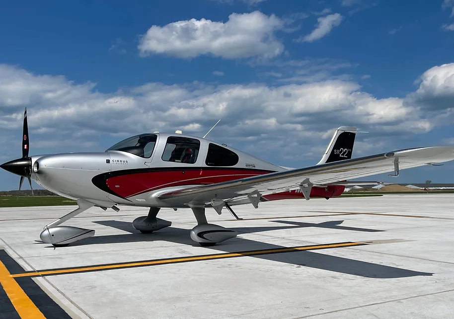 Cirrus SR22 side view | Griffing Private Air Charter Plane Flying Service in Port Clinton Ohio