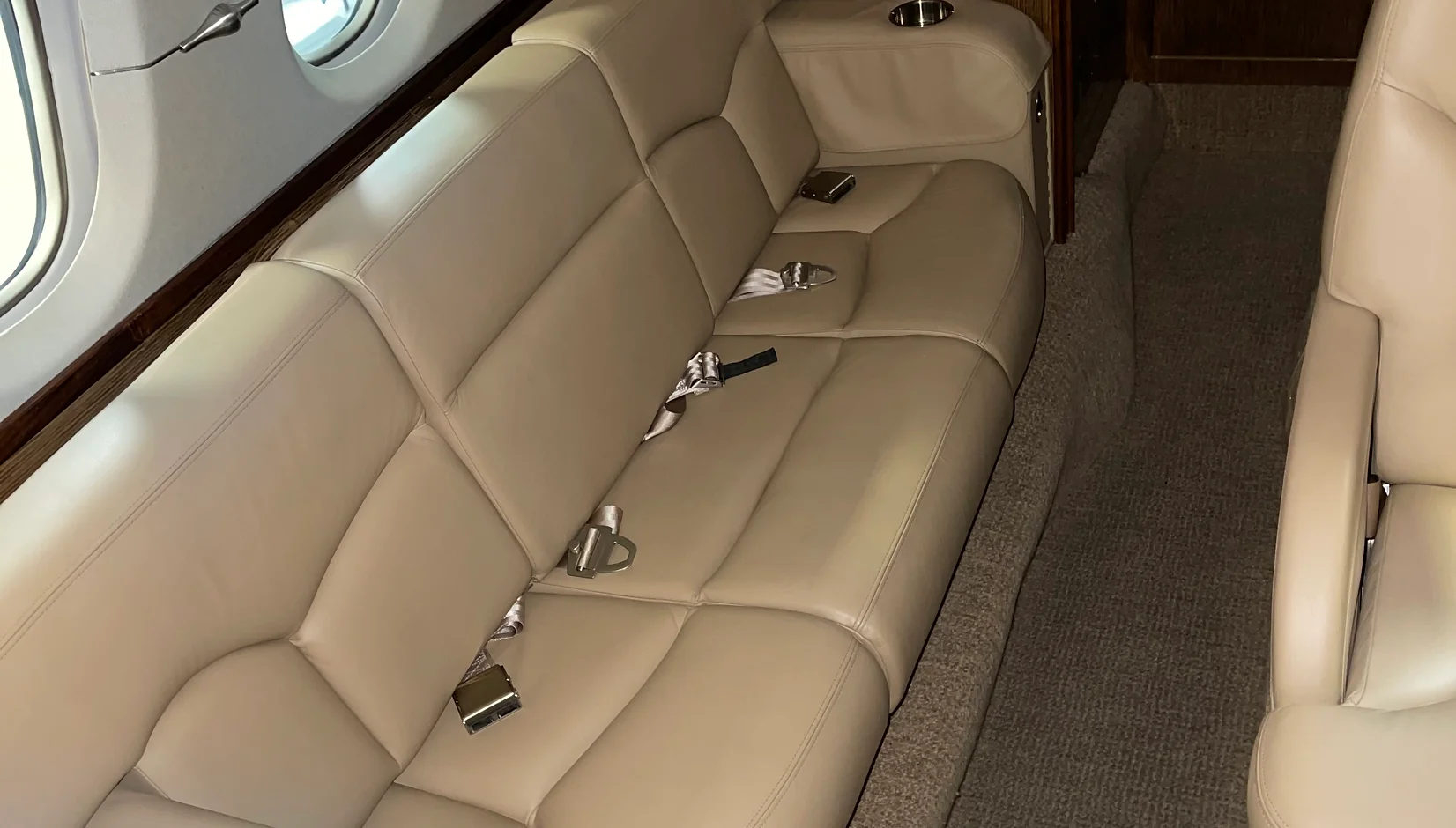 Hawker 800 Interior view3 | Griffing Private Air Charter Plane Flying Service in Port Clinton Ohio