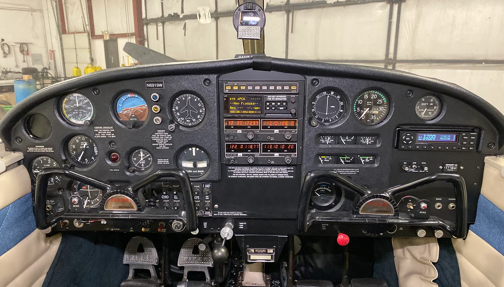 Piper Cherokee Cockpit | Griffing Private Air Charter Plane Flying Service in Port Clinton Ohio