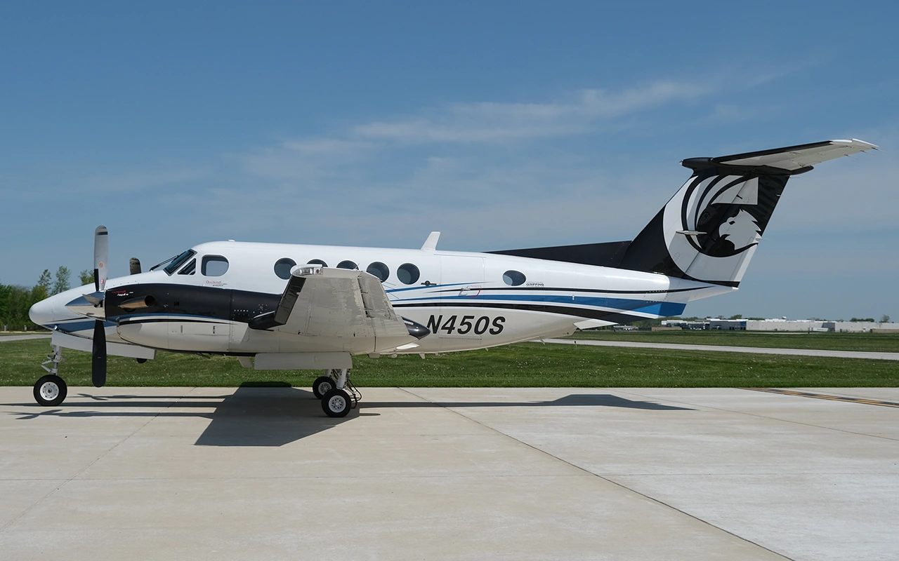King Air b200 - N450S | Griffing Private Air Charter Jet/Plane Flying Service in Port Clinton Ohio 